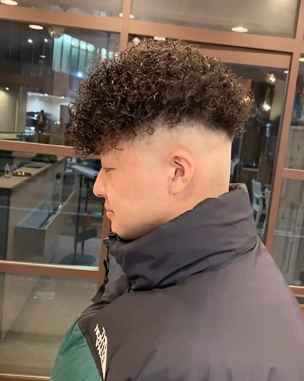 どこから見てもかっこいいシルエットにこだわっています💈