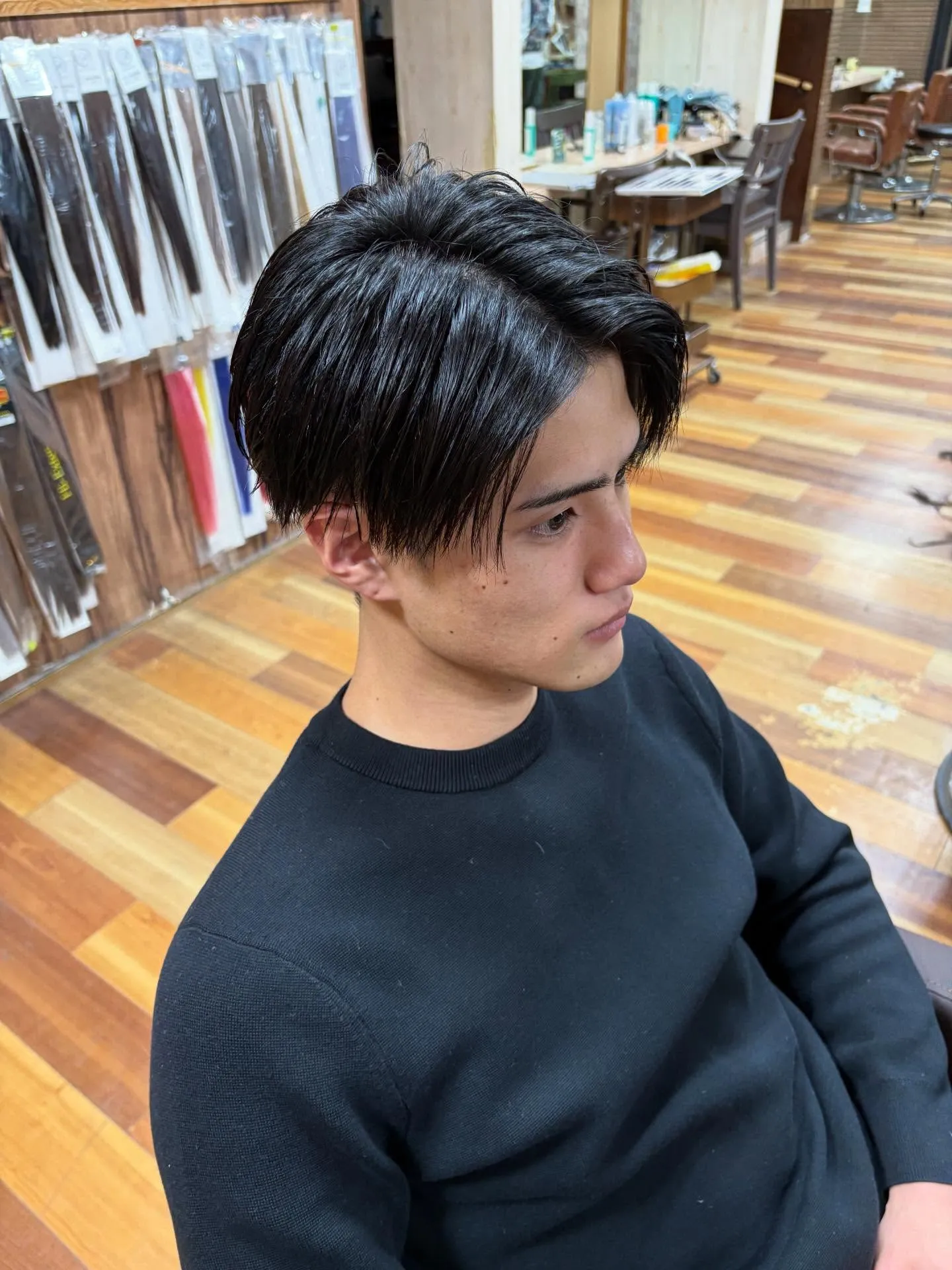 センターパート　アップバングスタイル