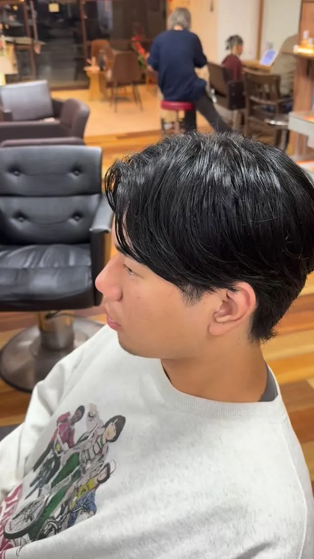 横と後ろはすっきり、上はラフに✨ 